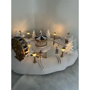 Trendmasters 1997 Christmas Magic Winter Wonderland Musical Ice Skating Carnival